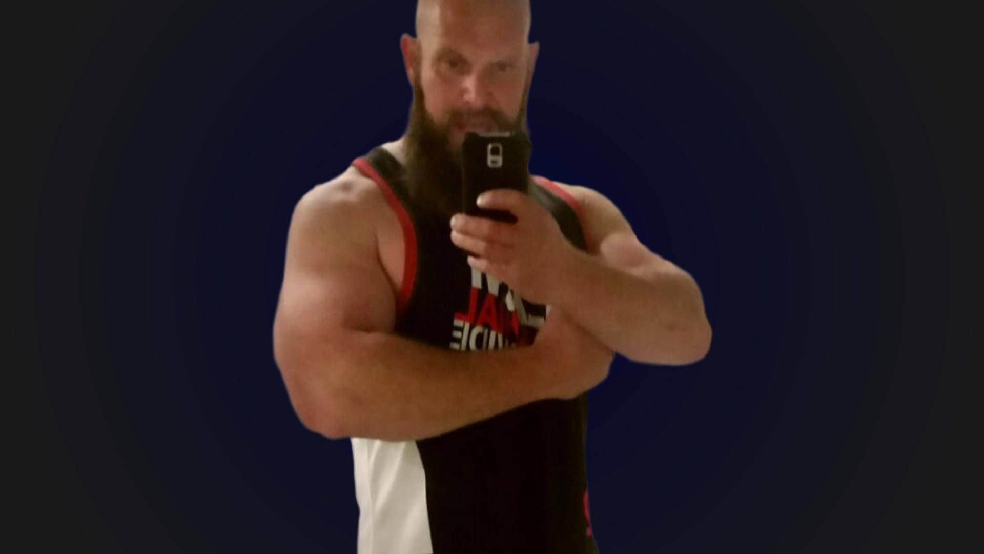 David Zöphel von Toptipps24 trägt das schwarz-weiße Brachial Tank-Top